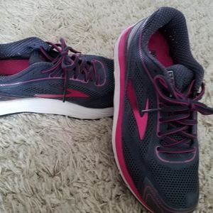 Brooks Dyad Running Shoes
